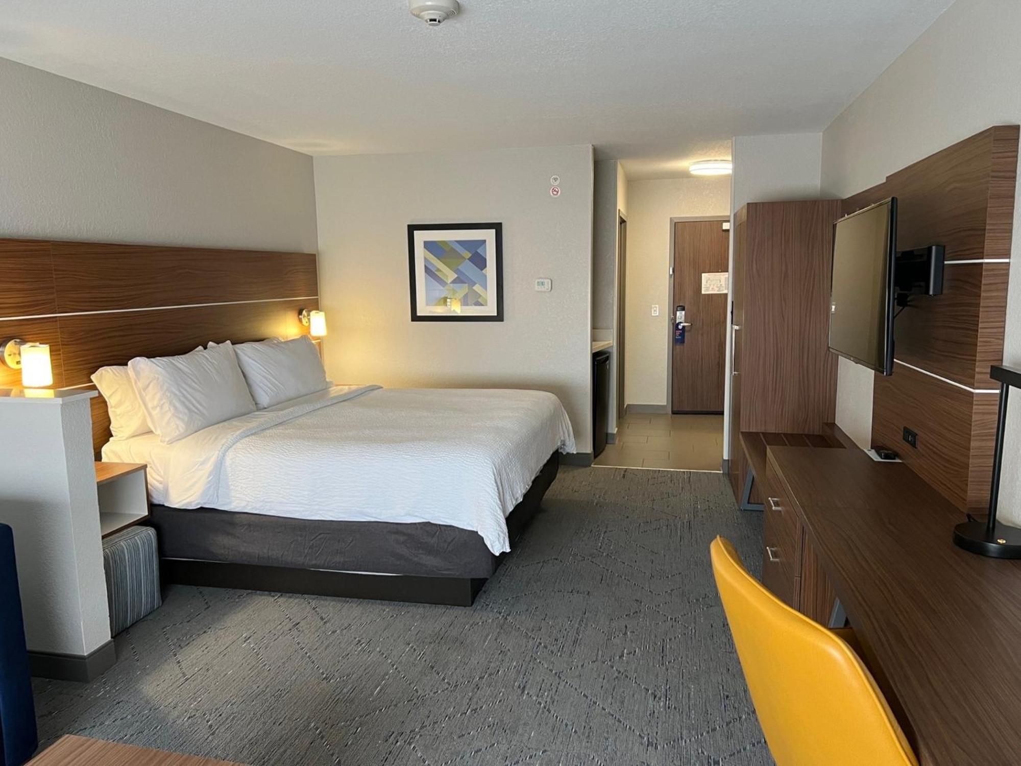 Holiday Inn Express & Suites Moore By Ihg Exterior photo