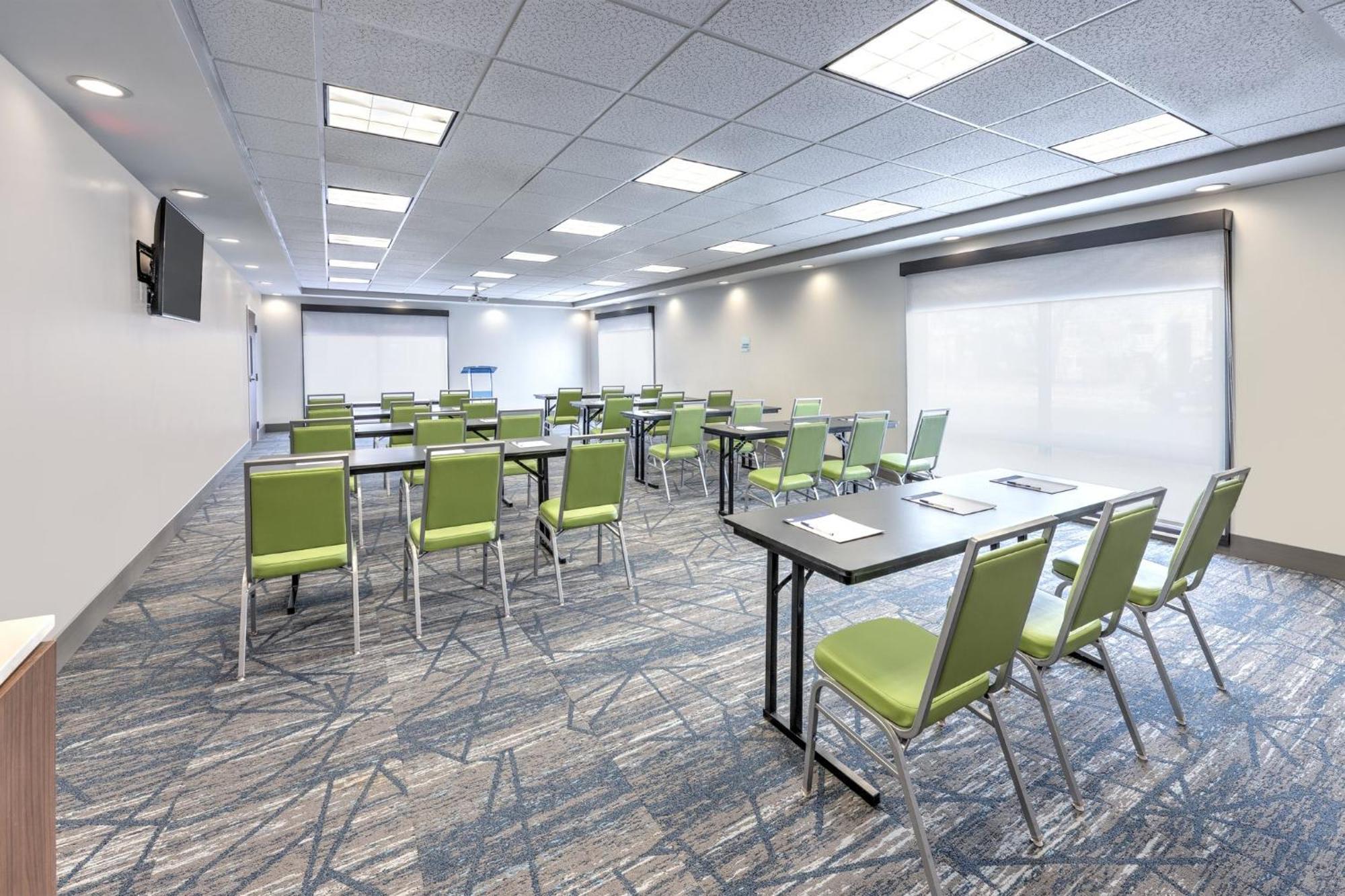 Holiday Inn Express & Suites Moore By Ihg Exterior photo