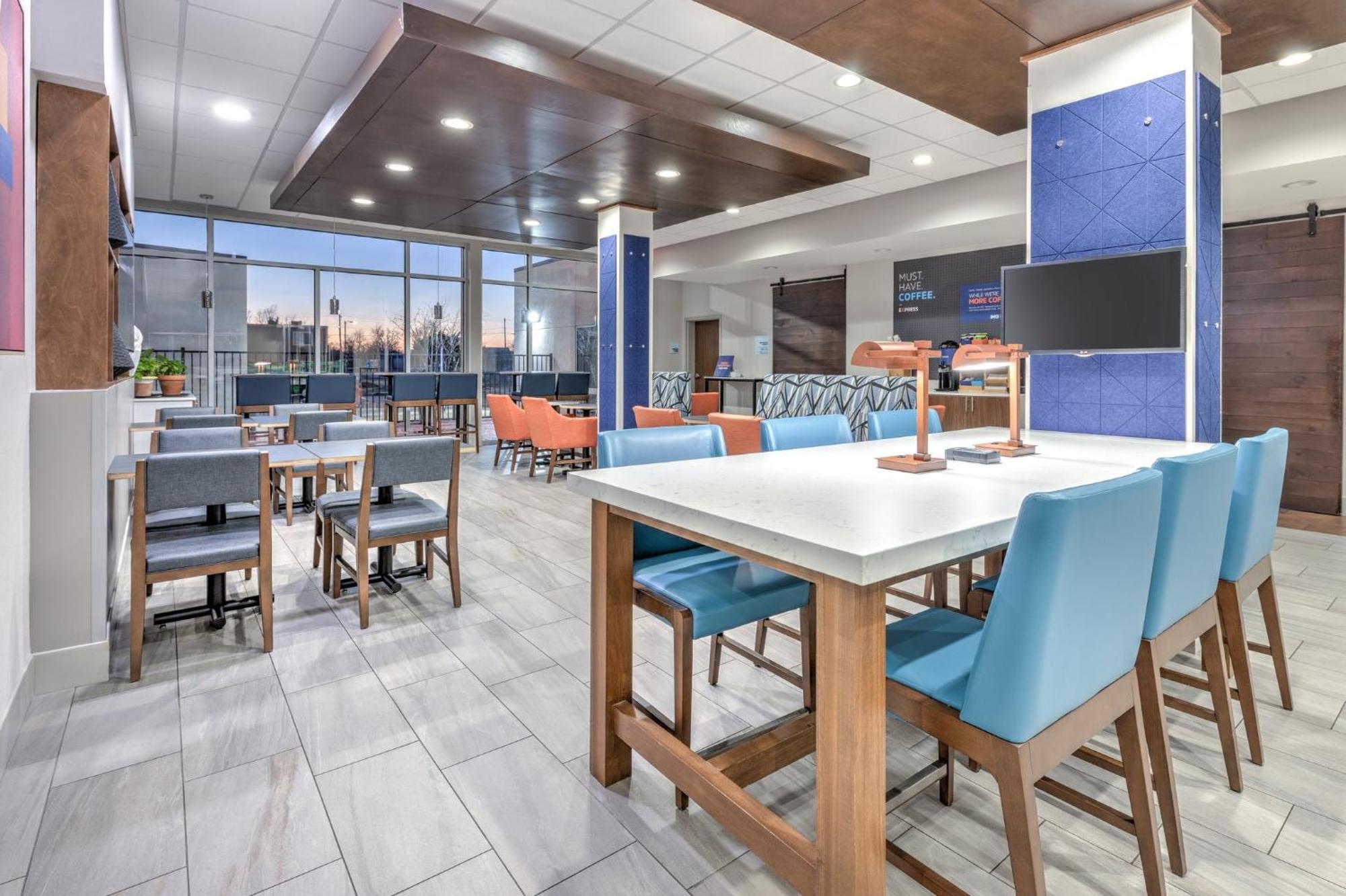 Holiday Inn Express & Suites Moore By Ihg Exterior photo