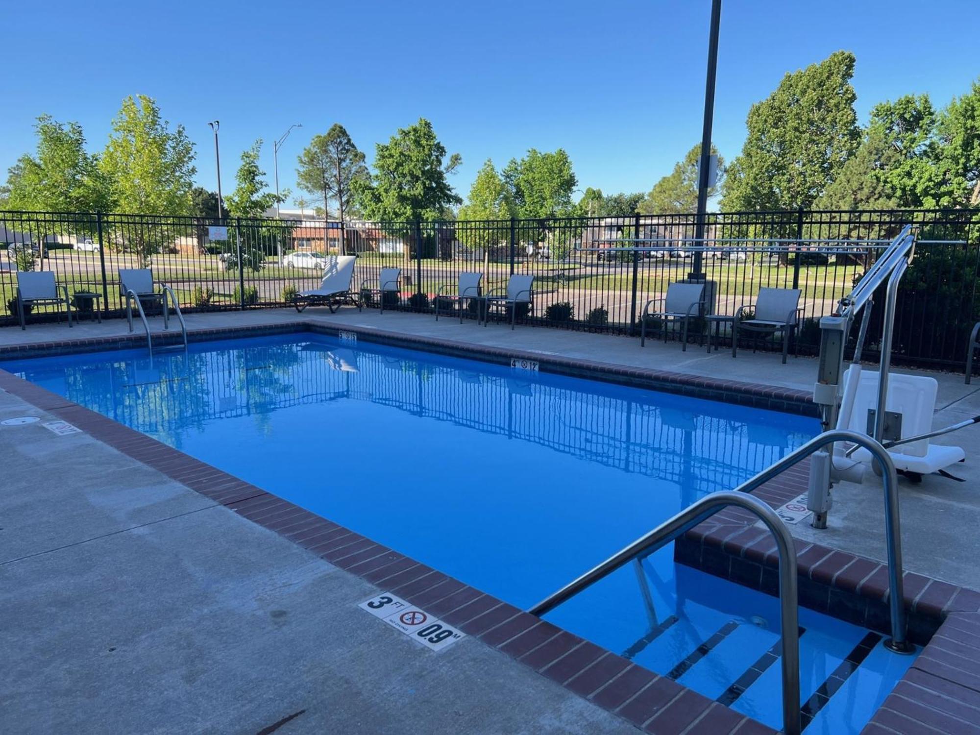 Holiday Inn Express & Suites Moore By Ihg Exterior photo
